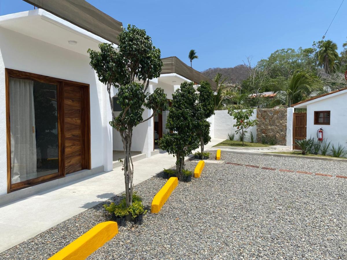Hotel Casa Victoria Zihuatanejo Exterior photo